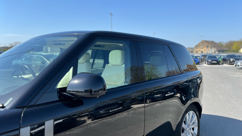 Land Rover Range Rover 3.0 D300 SE 4dr Auto Diesel Estate